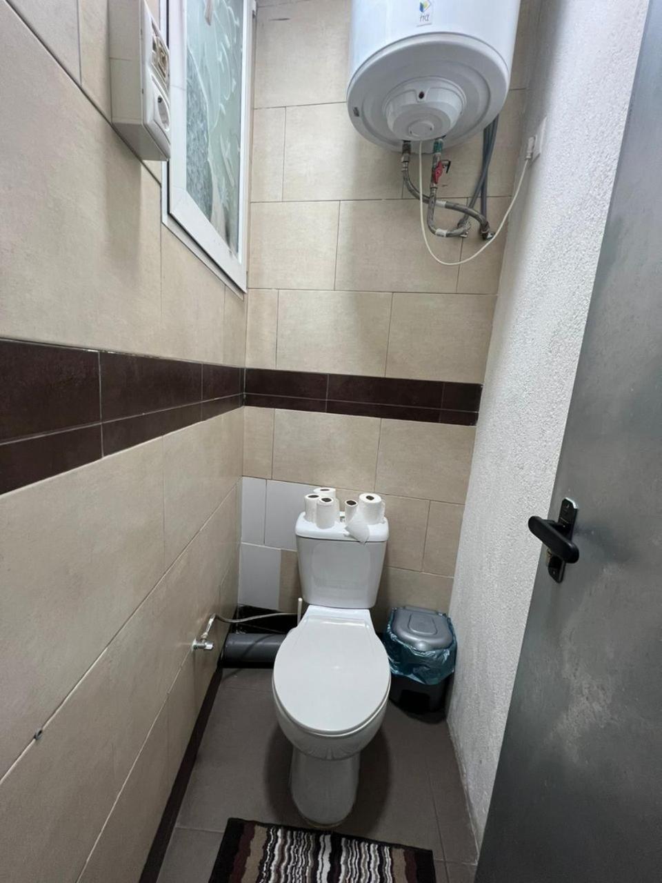 Hostal Milan Alicante Eksteriør billede A toilet in a hotel