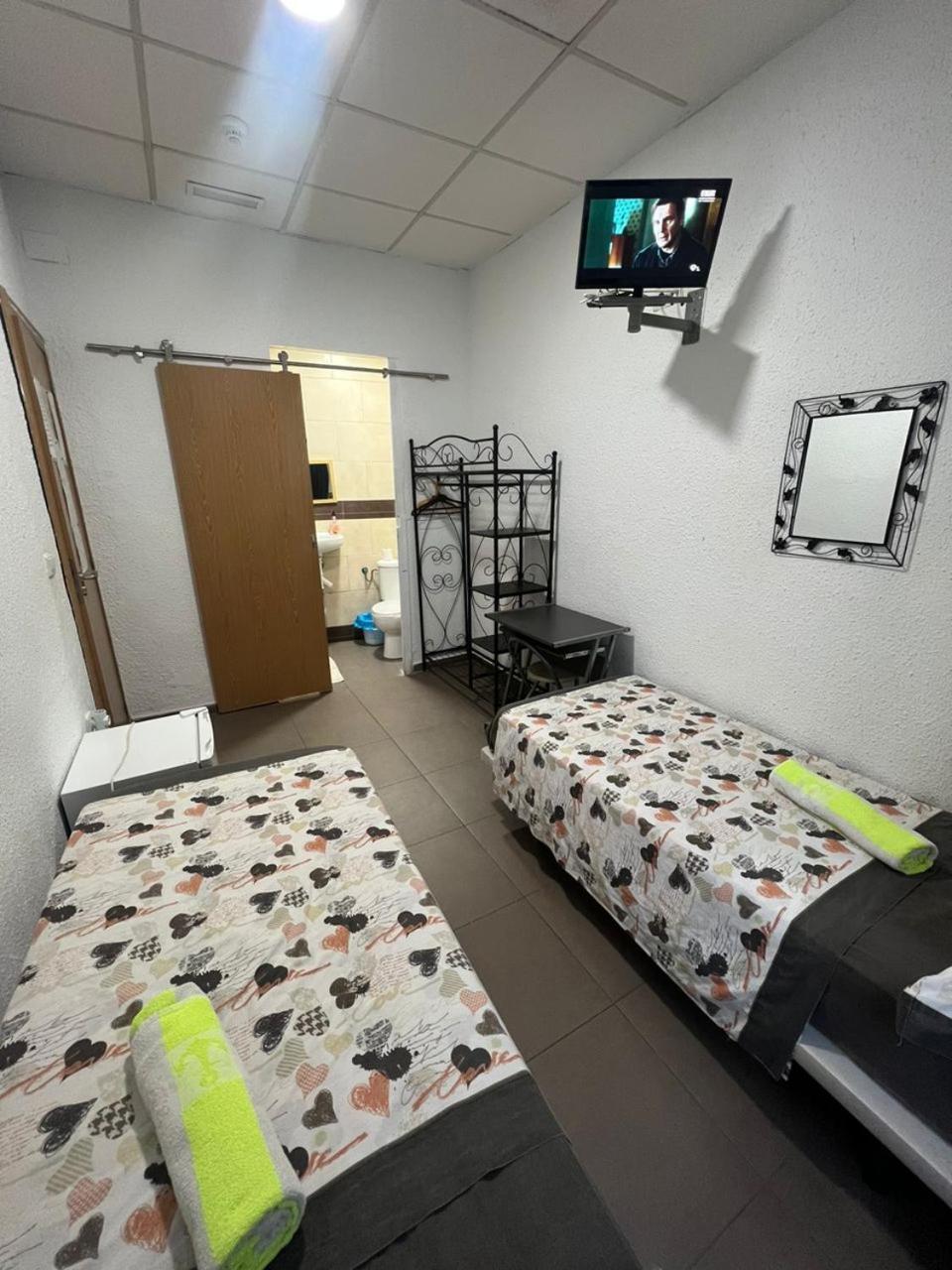 Hostal Milan Alicante Eksteriør billede A room at a love hotel in Japan