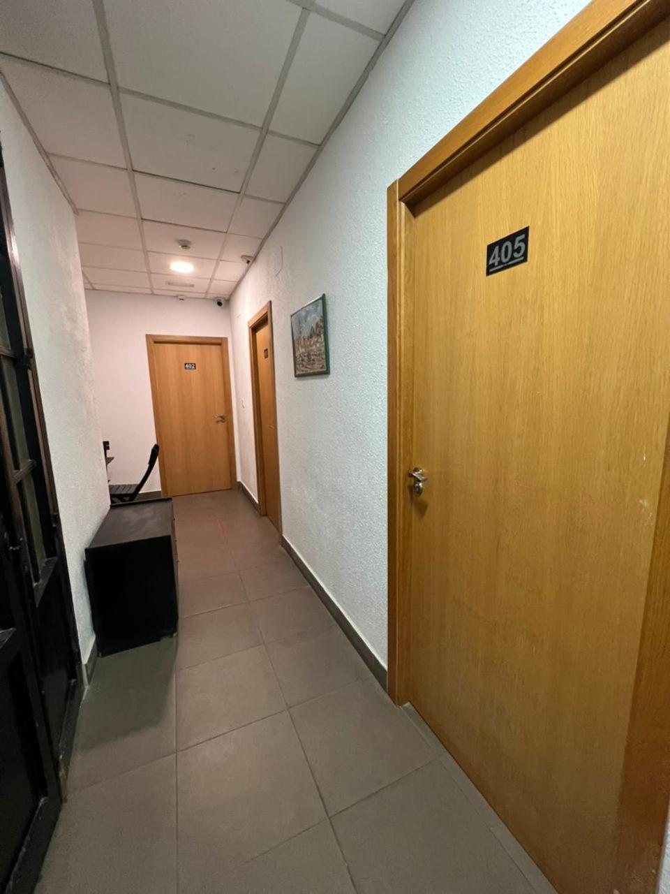 Hostal Milan Alicante Eksteriør billede A typical corridor in the 4th floor of the main building