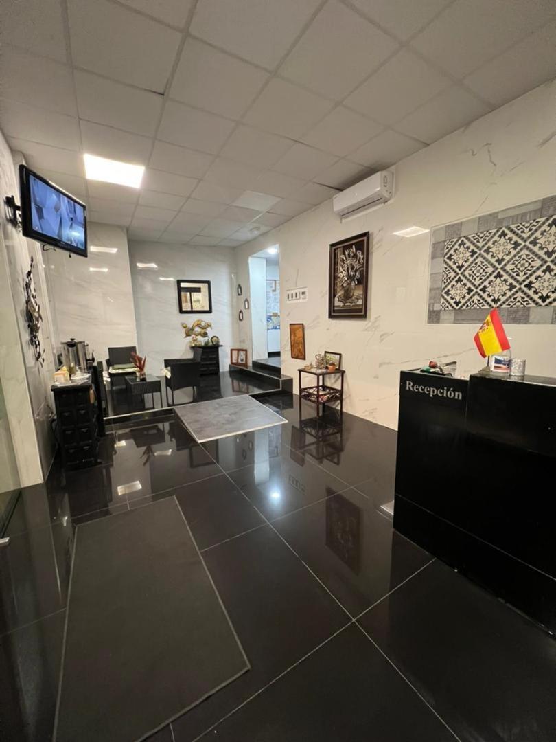 Hostal Milan Alicante Eksteriør billede Reception