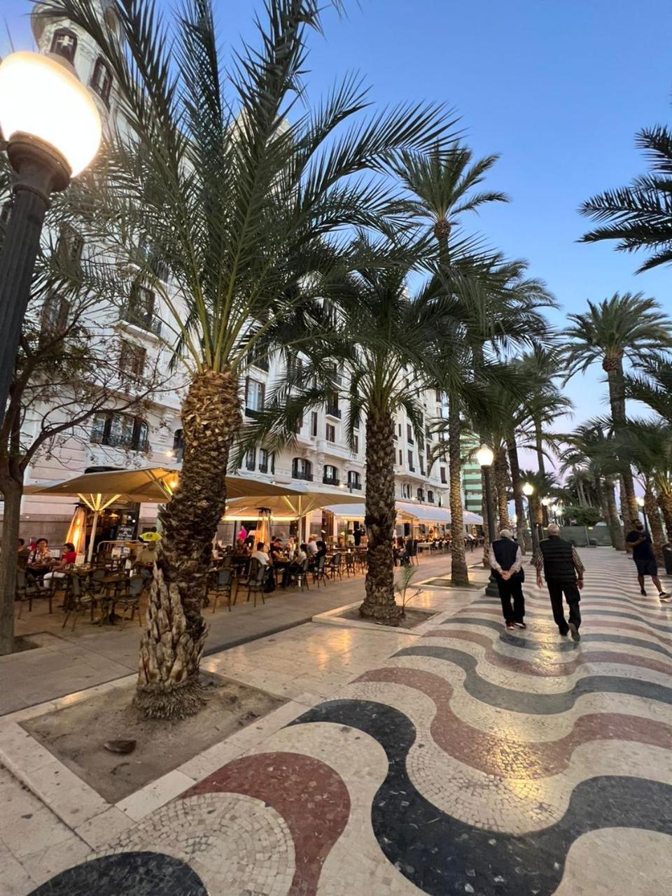 Hostal Milan Alicante Eksteriør billede The Avenue des États-Unis