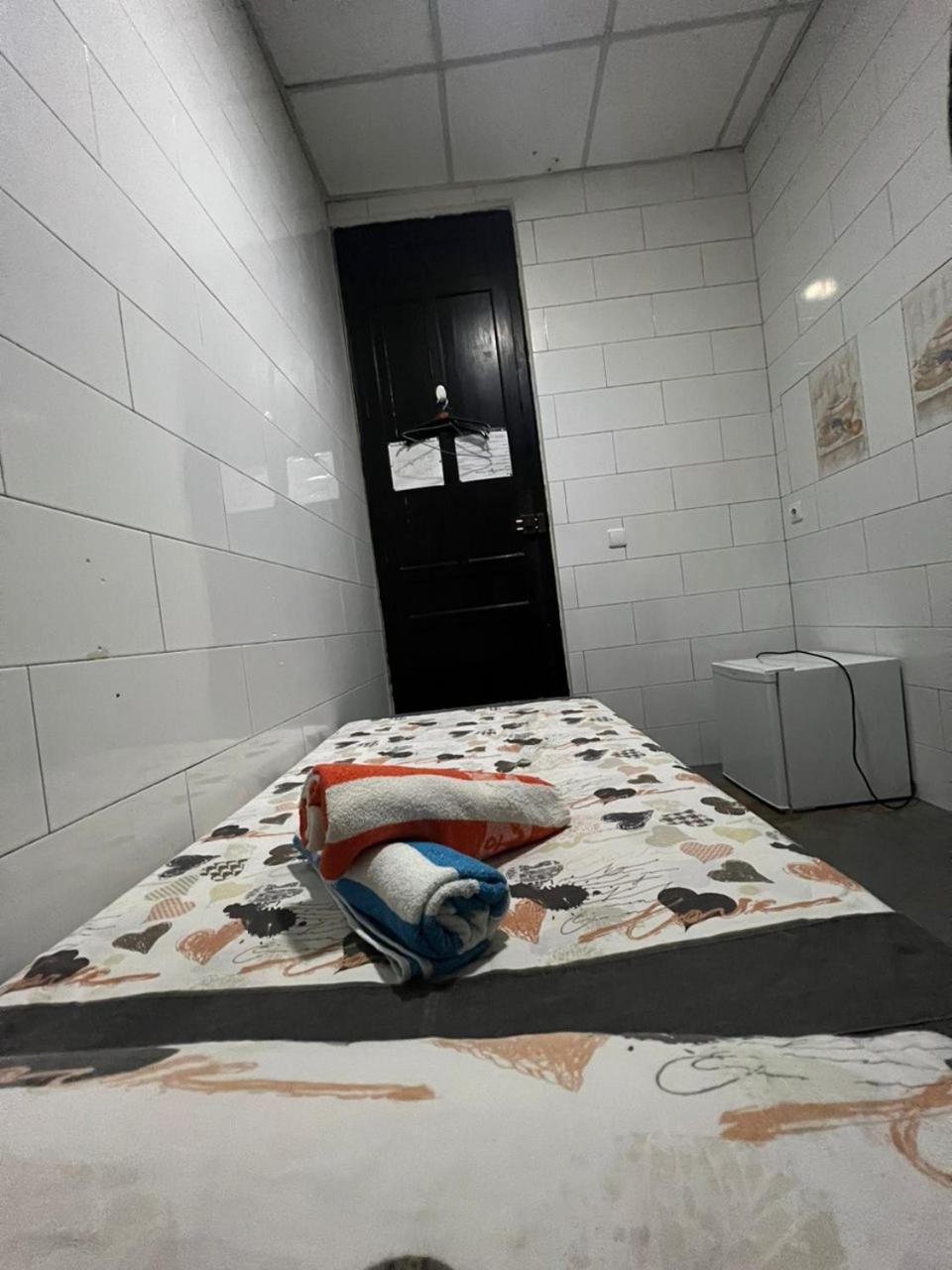 Hostal Milan Alicante Eksteriør billede A cell in the prison