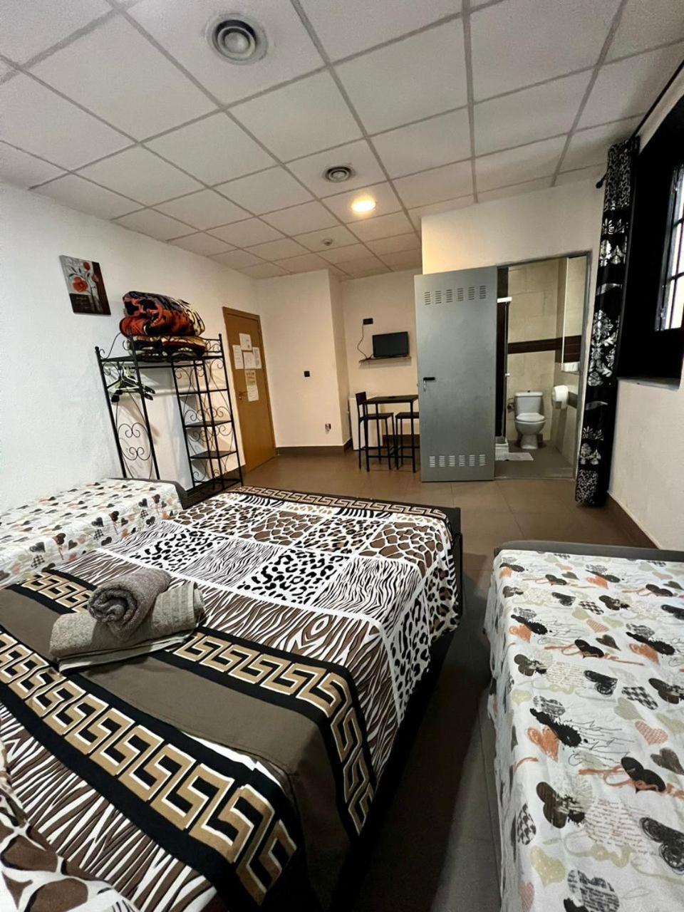 Hostal Milan Alicante Eksteriør billede A typical bedroom in the new residence halls